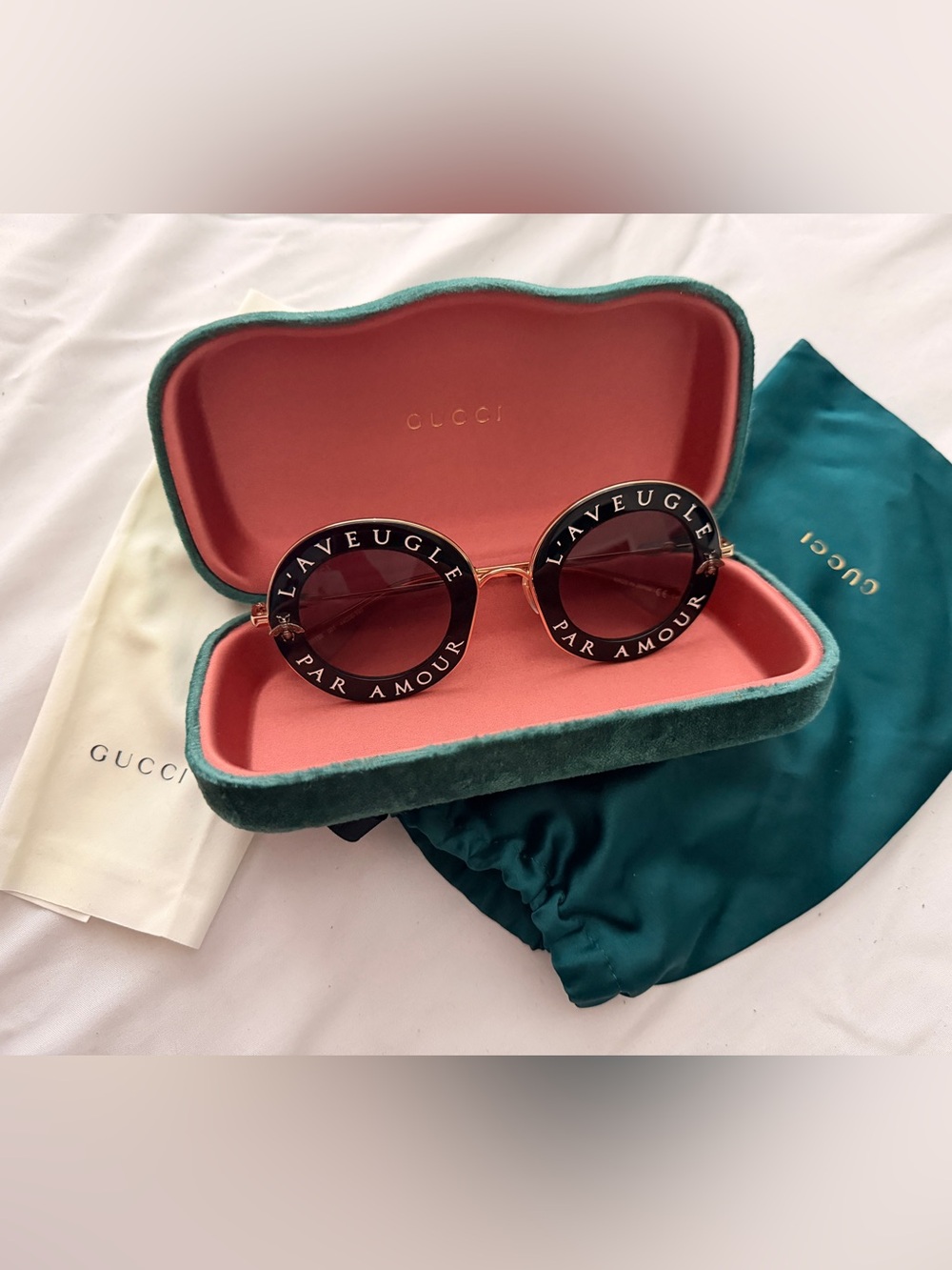 Gucci Black Round 'L'Aveugle Par Amour' Logo Sunglasses with Gold Bridge GG0113S - Picture 2 of 15